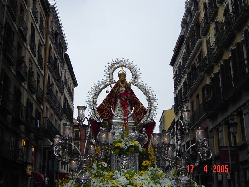PROCESI&Oacute;N POR LA CALLE MAYOR