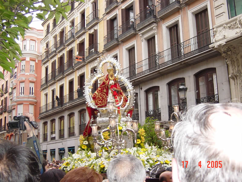 PROCESI&Oacute;N POR LA CALLE MAYOR