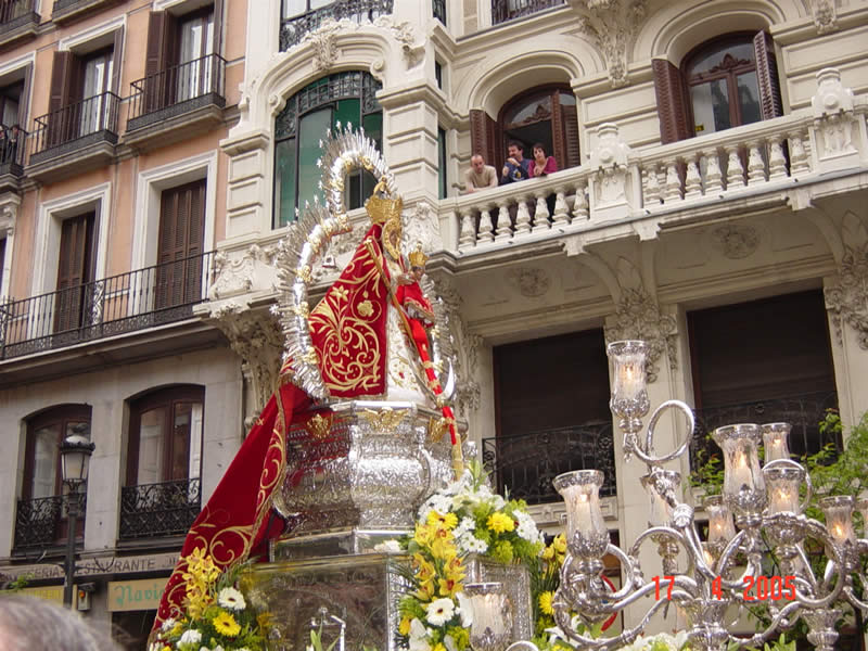 PROCESI&Oacute;N POR LA CALLE MAYOR