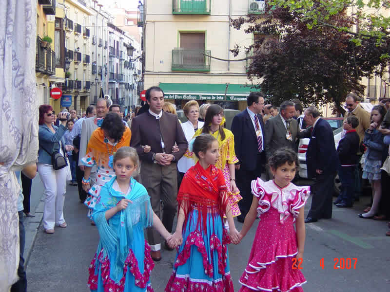 PROCESI&Oacute;N CERCA DE LA CALLE MAYOR 