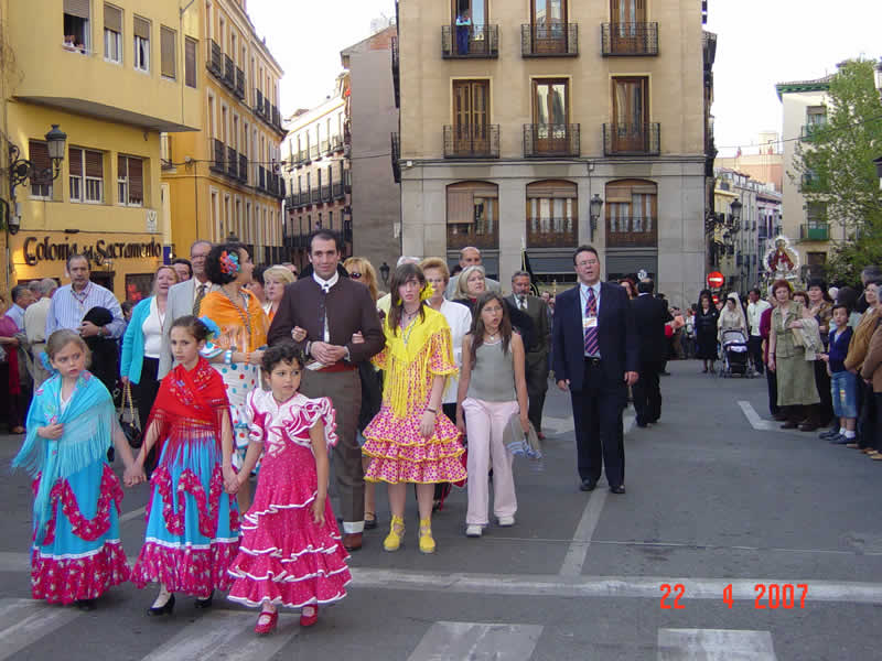 PROCESI&Oacute;N LLEGANDO A LA CALLE MAYOR 