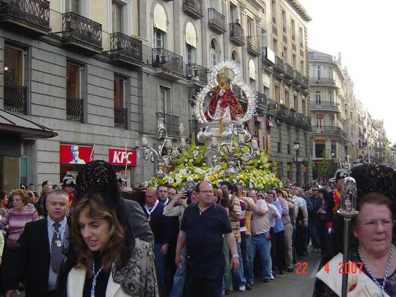 LA IMAGEN ENTRANDO EN LA PUERTA DEL SOL