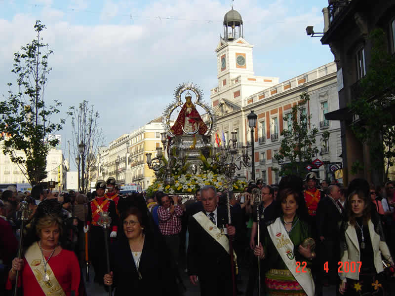 LA PROCESI&Oacute;N EN LA CALLE ARENAL